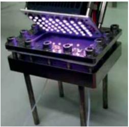 图18：用能量有效的UV LED照射[2 + 2]光环加成反应的光学反应器