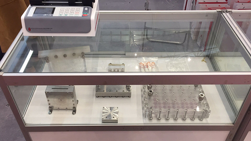 汶颢微反应器及注射泵展会现场图