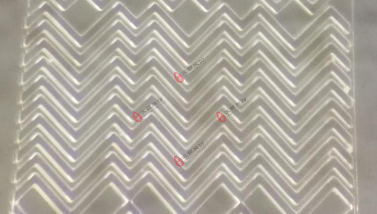 多层SU-8光刻胶模具局部结构放大图