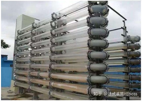 生产中的管道反应器，管道反应器可根据场地需要做成直管，蛇管或者盘管