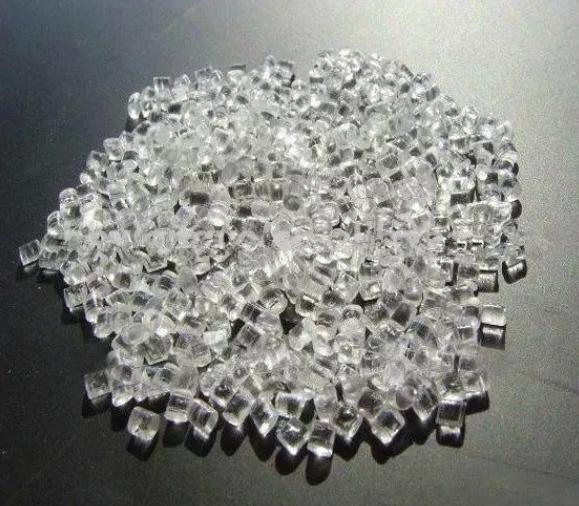 图1是用于注塑的PMMA原料颗粒。